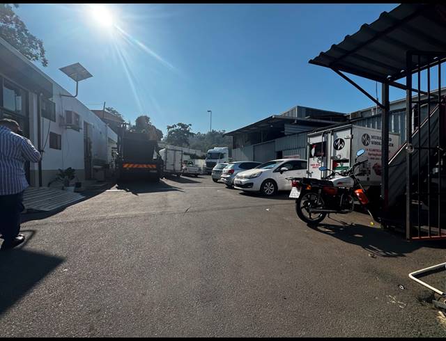 2,397M² WAREHOUSE FOR SALE IN SPRINGFIELD PARK
